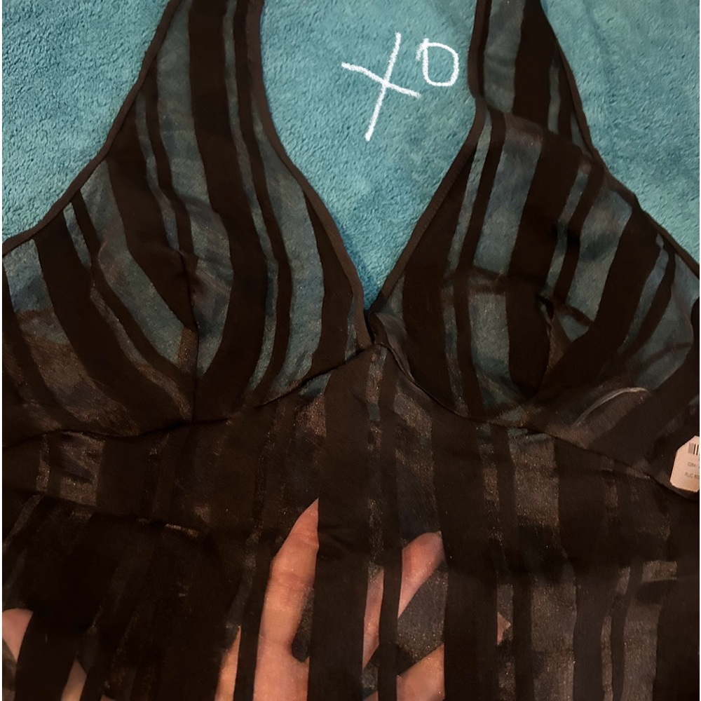 ZARA ! omg❤️❤️❤️❤️… Halter n mega flattering !… L .., 2023 ! BRAND NEW … candyyy
